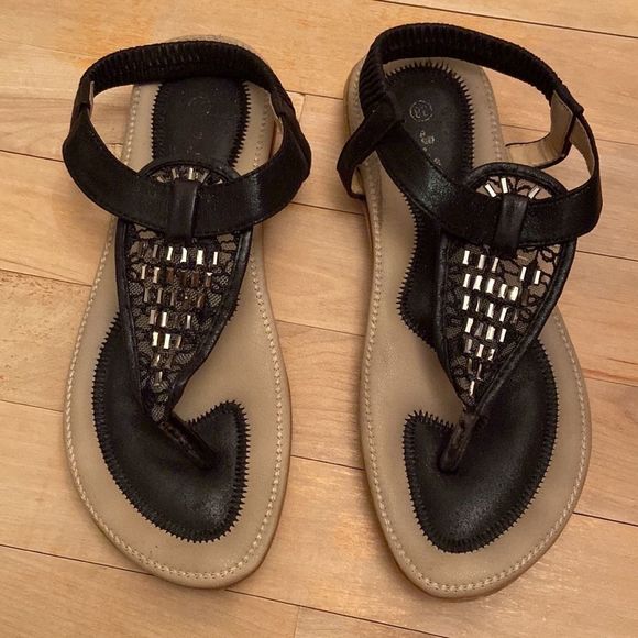 💫4/30 J.J’S Black Lace Jewelled Faux Leather Thong Sandals - Picture 2 of 9